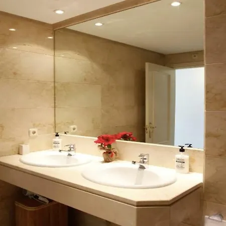 Apartment Center Puerto Banus -3 Bedrooms *
