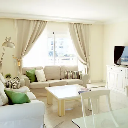 Center Puerto Banus -3 Bedrooms ماربيا